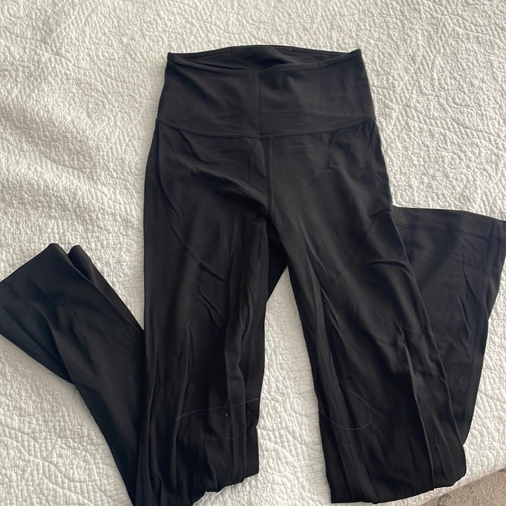 Groove Super-High-Rise Flared Pant
Nulu